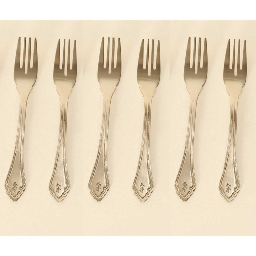 Symbolic dinnerware inspired by the iconic Indian Mirchi (1)